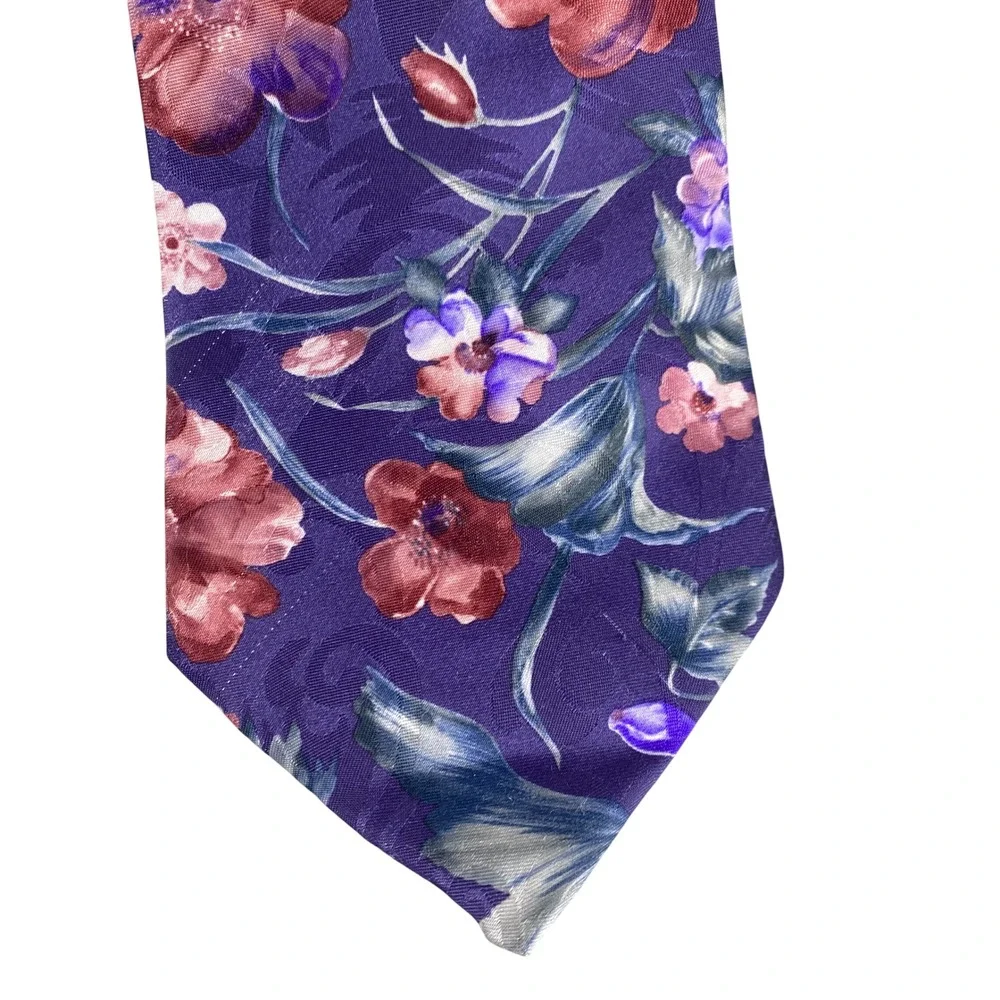VTG Manhattan Mens Neck Tie Floral Purple Rose Printed Made in USA 58x4 Classic